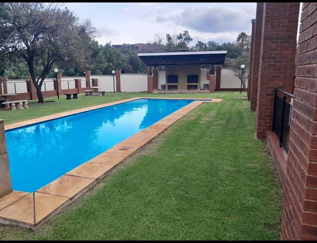 2 BEDROOM TOWNHOUSE FOR SALE IN GLENVISTA